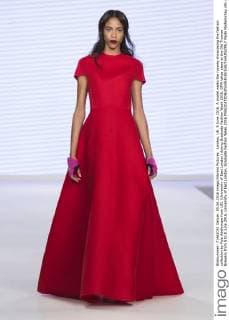 London, UK. 5 June 2016. A model walks the runway showcasing the fashion collection by Fola Adefowope from UEL (University of East London) during Graduate Fashion Week 2016. GFW takes place at the Old Truman Brewery from 5 to 8 June 2016. University of East London, Graduate Fashion Week 2016 