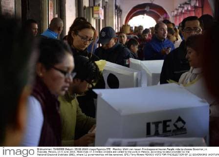 Mexiko: Wahl von neuen Provinzgouverneuren People vote to choose Governor, in Tlaxcala, Mexico, on 5 June 2016. More than 37.3 million citizens are called to the polls in Mexico, according to data provided by the National Electoral Institute (INE), where 12 governorships will be renewed. EFE Tony Rivera MEXICO VOTE FOR THE ELECTION OF 12 GOVERNORS !ACHTUNG: NUR REDAKTIONELLE NUTZUNG!  MEX01 20160605-636007595111225726