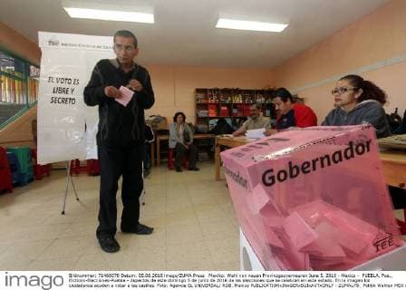 Mexiko: Wahl von neuen Provinzgouverneuren June 5, 2016 - Mexico - PUEBLA, Pue., Elctions-Elecciones-Puebla.- Aspectos de este domingo 5 de junio de 2016 de las elecciones que se celebran en este estado. En la imagen los ciudadanos acuden a votar a las casillas. Foto: Agencia EL UNIVERSAL RDB. Mexico  - ZUMAu78_