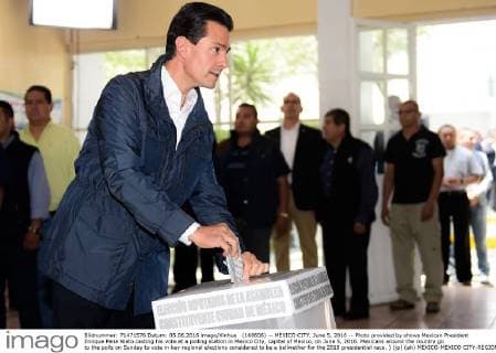 (160606) -- MEXICO CITY, June 5, 2016 -- Photo provided by shows Mexican President Enrique Pena Nieto casting his vote at a polling station in Mexico City, capital of Mexico, on June 5, 2016. Mexicans around the country go to the polls on Sunday to vote in key regional elections considered to be a bellwether for the 2018 presidential race. ) (jp) (ah) MEXICO-MEXICO CITY-REGIONAL ELECTIONS Mexico sxPresidency 