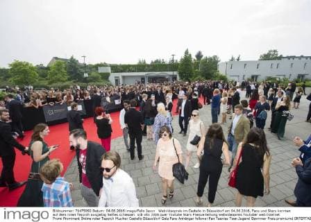 Webvideopreis im Castello in Düsseldorf am 04.06.2016. Fans und Stars konnten auf dem roten Teppich ausgiebig Selfies schiessen.