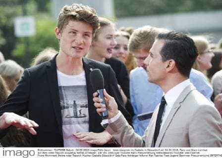 Webvideopreis im Castello in Düsseldorf am 04.06.2016. Fans und Stars konnten auf dem roten Teppich ausgiebig Selfies schiessen.