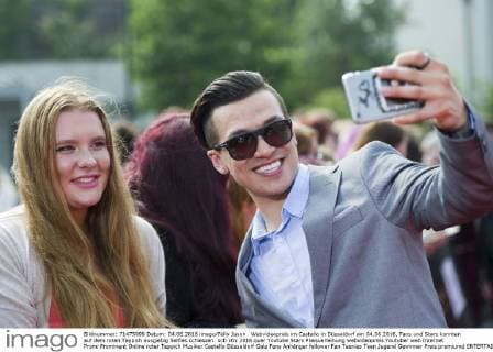 Webvideopreis im Castello in Düsseldorf am 04.06.2016. Fans und Stars konnten auf dem roten Teppich ausgiebig Selfies schiessen.