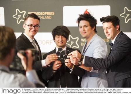 Webvideopreis im Castello in Düsseldorf am 04.06.2016. Fans und Stars konnten auf dem roten Teppich ausgiebig Selfies schiessen. Hier: Julien Bam. youtuber