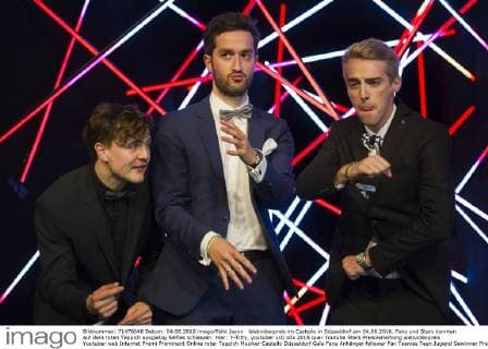 Webvideopreis im Castello in Düsseldorf am 04.06.2016. Fans und Stars konnten auf dem roten Teppich ausgiebig Selfies schiessen. Hier: Y-Titty, youtuber