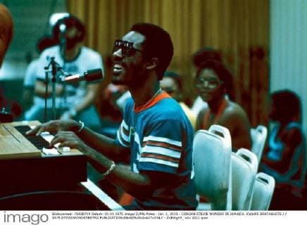 Jan. 1, 2011 - I2092KB.STEVIE WONDER IN JAMAICA. KWAME BRATHWAITE 1975.STEVIEWONDERRETRO - ZUMAg49_