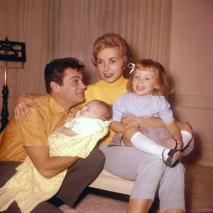 Jan. 1, 2011 - JANET LEIGH WITH TONY CURTIS AND THEIR DAUGHTERS. KXB7866. - ZUMAg49_