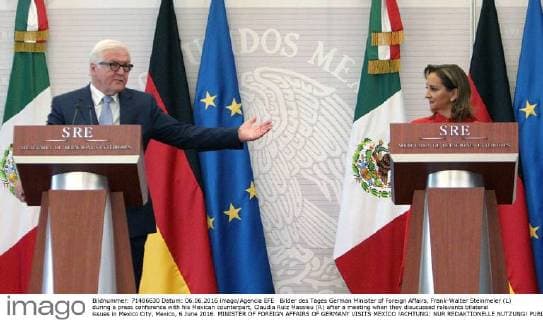 Bilder des Tages German Minister of Foreign Affairs, Frank-Walter Steinmeier (L) during a press conference with his Mexican counterpart, Claudia Ruiz Massieu (R) after a meeting when they disucussed relevants bilateral issues in Mexico City, Mexico, 6 June 2016. MINISTER OF FOREIGN AFFAIRS OF GERMANY VISITS MEXICO !ACHTUNG: NUR REDAKTIONELLE NUTZUNG!  epa 20160606-636008406865316498