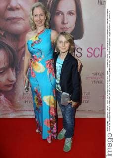 Lara J. Sanders mit Sohn Luca Lombardo, Filmpremiere von Hannas schlafende Hunde am Sendlingertor Kino in Muenchen am 06.06.2016
