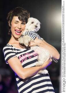 Bilder des Tages Nerea Garmendia and his Dog during the fashion show By Nerea Garmendia of his 2nd Anniversay at COAM in Madrid. June 06. 2016.  (201606006161)
