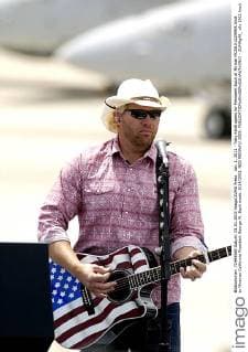 Jan. 1, 2011 - Toby Keith opens for President Bush at Mirmar MCAS.K32299NR.Visit to Miramar California President George W. Bush made .8 14 2003. NED REDWAY 2003. - ZUMAg49_