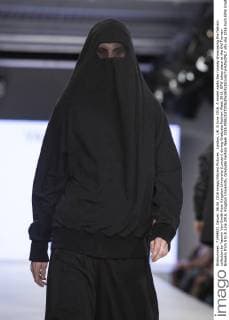 London, UK. 6 June 2016. A model walks the runway showcasing the fashion collection by Yasmin Van-Smith from Kingston University (London) during Graduate Fashion Week 2016. GFW takes place at the Old Truman Brewery from 5 to 8 June 2016. Kingston University, Graduate Fashion Week 2016 