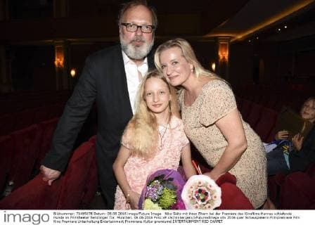 Nike Seitz mit ihren Eltern bei der Premiere des Kinofilms Hannas schlafende Hunde im Filmtheater Sendlinger Tor. München, 06.06.2016 Foto:xP.xSchönbergerx xFuturexImage