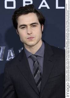 LOS ANGELES - JUN 6: Ben Schnetzer at the Warcraft Global Premiere at TCL Chinese Theater IMAX on June 6, 2016 in Los Angeles, CA  HPA