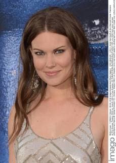 LOS ANGELES - JUN 6: Anna Van Hooft at the Warcraft Global Premiere at TCL Chinese Theater IMAX on June 6, 2016 in Los Angeles, CA  HPA