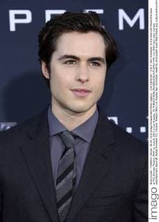 LOS ANGELES - JUN 6: Ben Schnetzer at the Warcraft Global Premiere at TCL Chinese Theater IMAX on June 6, 2016 in Los Angeles, CA  HPA