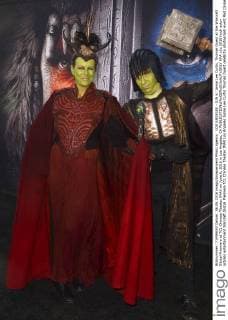 LOS ANGELES - JUN 6: Jamie Lee Curtis, Thomas Guest at the Warcraft Global Premiere at TCL Chinese Theater IMAX on June 6, 2016 in Los Angeles, CA  HPA