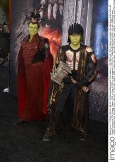 LOS ANGELES - JUN 6: Jamie Lee Curtis, Thomas Guest at the Warcraft Global Premiere at TCL Chinese Theater IMAX on June 6, 2016 in Los Angeles, CA  HPA