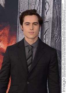 LOS ANGELES - JUN 6: Ben Schnetzer at the Warcraft Global Premiere at TCL Chinese Theater IMAX on June 6, 2016 in Los Angeles, CA  HPA