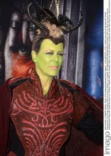 LOS ANGELES - JUN 6: Jamie Lee Curtis at the Warcraft Global Premiere at TCL Chinese Theater IMAX on June 6, 2016 in Los Angeles, CA  HPA