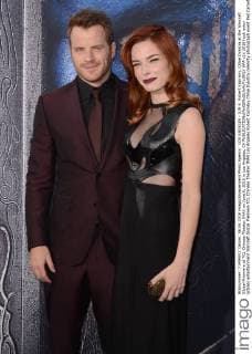LOS ANGELES - JUN 6: Robert Kazinsky, Chloe Dykstra at the Warcraft Global Premiere at TCL Chinese Theater IMAX on June 6, 2016 in Los Angeles, CA  HPA