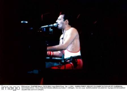 IMAGO ICONS: Freddie Mercury Jan. 1, 2011 - QUEEN (FREDDY MERCURY) IN CONERT IN THE SUN CITY SUPERBOWL, SOUTHERN AFRICA. F3743. - ZUMAg49_