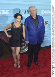 Margo Rey und Ron White bei der Premiere der Showtime TV-Serie Roadies im Theatre at Ace Hotel. Los Angeles, 06.06.2016 Foto:xD.xStarbuckx xFuturexImage