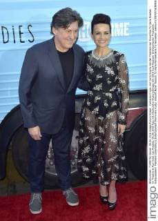 Cameron Crowe und Carla Gugino bei der Premiere der Showtime TV-Serie Roadies im Theatre at Ace Hotel. Los Angeles, 06.06.2016 Foto:xD.xStarbuckx xFuturexImage