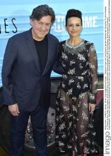 Cameron Crowe und Carla Gugino bei der Premiere der Showtime TV-Serie Roadies im Theatre at Ace Hotel. Los Angeles, 06.06.2016 Foto:xD.xStarbuckx xFuturexImage