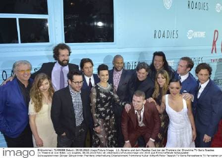 J.J. Abrams und dem Roadies Cast bei der Premiere der Showtime TV-Serie Roadies im Theatre at Ace Hotel. Los Angeles, 06.06.2016 Foto:xD.xStarbuckx xFuturexImage
