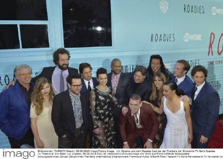 J.J. Abrams und dem Roadies Cast bei der Premiere der Showtime TV-Serie Roadies im Theatre at Ace Hotel. Los Angeles, 06.06.2016 Foto:xD.xStarbuckx xFuturexImage