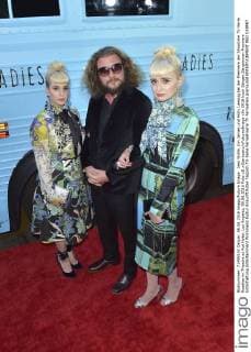 Jess Wolfe, Jim James und Holly Laessig bei der Premiere der Showtime TV-Serie Roadies im Theatre at Ace Hotel. Los Angeles, 06.06.2016 Foto:xD.xStarbuckx xFuturexImage