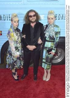 Jess Wolfe, Jim James und Holly Laessig bei der Premiere der Showtime TV-Serie Roadies im Theatre at Ace Hotel. Los Angeles, 06.06.2016 Foto:xD.xStarbuckx xFuturexImage