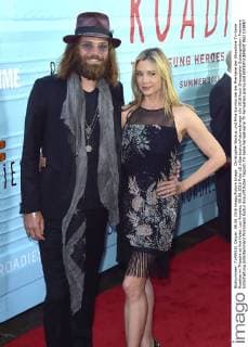 Christopher Backus und Mira Sorvino bei der Premiere der Showtime TV-Serie Roadies im Theatre at Ace Hotel. Los Angeles, 06.06.2016 Foto:xD.xStarbuckx xFuturexImage
