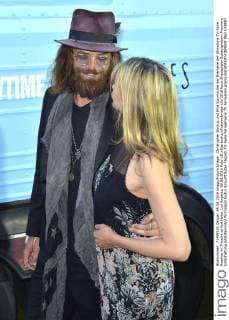 Christopher Backus und Mira Sorvino bei der Premiere der Showtime TV-Serie Roadies im Theatre at Ace Hotel. Los Angeles, 06.06.2016 Foto:xD.xStarbuckx xFuturexImage