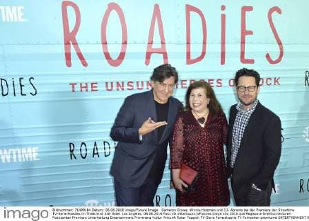 Cameron Crowe, Winnie Holzman und J.J. Abrams bei der Premiere der Showtime TV-Serie Roadies im Theatre at Ace Hotel. Los Angeles, 06.06.2016 Foto:xD.xStarbuckx xFuturexImage