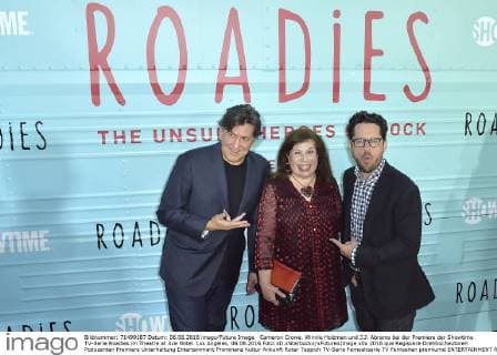 Cameron Crowe, Winnie Holzman und J.J. Abrams bei der Premiere der Showtime TV-Serie Roadies im Theatre at Ace Hotel. Los Angeles, 06.06.2016 Foto:xD.xStarbuckx xFuturexImage