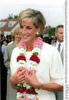 Jan. 1, 2011 - I1236UPPA.PRINCESS DIANA VISITING THE SHRI SWAMINARAYAN MANDIR HINDU TEMPLE IN NEASDEN, NORTH LONDON 06 06 1997. UPPA - ZUMAg49_