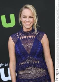 Casual - Premiere der 2. Staffel in Los Angeles Julie Berman bei der Serien Premiere der 2. Staffel von Casual am 6.06.2016 in Los Angeles Hulu s Casual TV Series Season 2 Premiere and FYC Event in Los Angeles, 2016 