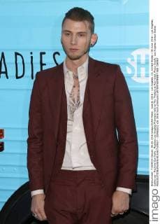 June 6, 2016 - Los Angeles, CA, United States - 06 June 2016 - Los Angeles, California - Machine Gun Kelly.. Roadies Los Angeles Premiere held at The Theatre at Ace Hotel. Photo Credit: Los Angeles United States - ZUMAa123