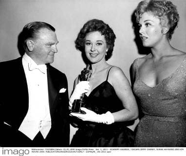 OSCARS. Beste Hauptdarstellerin. Preisträgerinnen 1951-1960 Jan. 1, 2011 - ACADEMY AWARDS OSCARS.JIMMY CAGNEY, SUSAN HAYWARD AND KIM NOVAK.1959. - ZUMAg49_