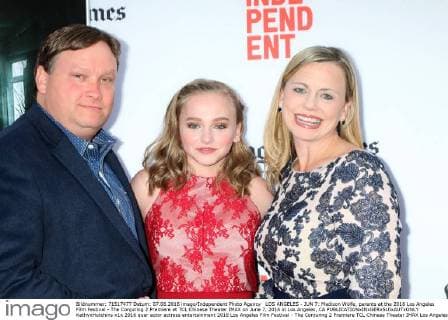 LOS ANGELES - JUN 7: Madison Wolfe, parents at the 2016 Los Angeles Film Festival - The Conjuring 2 Premiere at TCL Chinese Theater IMAX on June 7, 2016 in Los Angeles, CA  KathyxHutchins