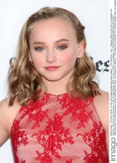 LOS ANGELES - JUN 7: Madison Wolfe at the 2016 Los Angeles Film Festival - The Conjuring 2 Premiere at TCL Chinese Theater IMAX on June 7, 2016 in Los Angeles, CA  KathyxHutchins