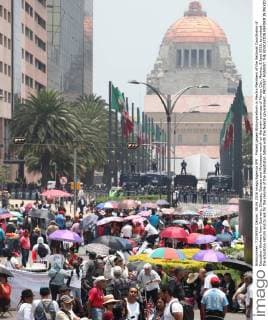 Protest gegen Bildungsreform in Mexiko Members of the National Coordinator of Education Workers from Guerrero, Chiapas, Oaxaca and Michoacan march on the main avenues of Mexico City, Mexico, 8 June 2016, to protest the education reform and to ask for the resume of the negotiaton tables with the federal government. PROTEST AGAINST THE EDUCATION REFORM IN MEXICO !ACHTUNG: NUR REDAKTIONELLE NUTZUNG!  CMX004 20160609-636010280352951320