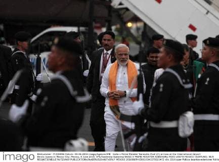 India s Prime Minister Narendra Modi (C) arrives at the International Airport Benito Juarez in Mexico City, Mexico, 8 June 2016. EFE Sashenka Gutierrez INDIA S PRIME MINISTER NARENDRA MODI VISITS MEXICO !ACHTUNG: NUR REDAKTIONELLE NUTZUNG!  MEX003 20160609-636010341170021472