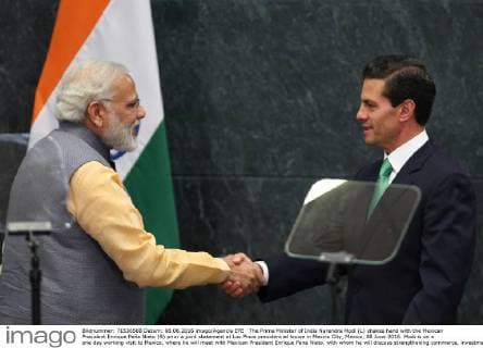 The Prime Minister of India Narendra Modi (L) shakes hand with the Mexican President Enrique Peña Nieto (R) prior a joint statement at Los Pinos presidencial house in Mexico City, Mexico, 08 June 2016. Modi is on a one day working visit to Mexico, where he will meet with Mexican President Enrique Pena Nieto, with whom he will discuss strengthening commerce, investments and bilateral cooperation. EFE MARIO GUZMAN The Prime Minister of India Narendra Modi visits Mexico !ACHTUNG: NUR REDAKTIONELLE NUTZUNG!  MEX50 20160609-636010478078476542