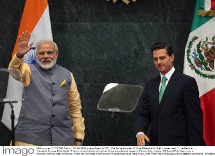 The Prime Minister of India Narendra Modi (L) waves next to the Mexican President Enrique Peña Nieto (R) prior a joint statement at Los Pinos presidencial house in Mexico City, Mexico, 08 June 2016. Modi is on a one day working visit to Mexico, where he will meet with Mexican President Enrique Pena Nieto, with whom he will discuss strengthening commerce, investments and bilateral cooperation. EFE MARIO GUZMAN The Prime Minister of India Narendra Modi visits Mexico !ACHTUNG: NUR REDAKTIONELLE NUTZUNG!  MEX50 20160609-636010478095480542