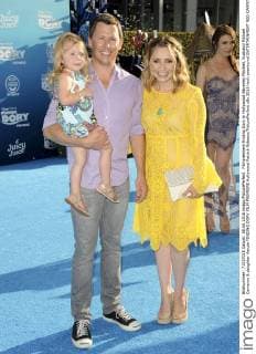 Filmpremiere Finding Dory in Hollywood Beverley Mitchell, husband Michael Cameron & daughter Kenzie FINDING DORY FILM PREMIERE Hollywood Patrick Rideaux PicturePerfect