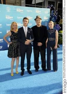 Filmpremiere Finding Dory in Hollywood Albert Brooks, wife Kimberly Shlain, son Jacob & daughter Claire FINDING DORY FILM PREMIERE Hollywood Patrick Rideaux PicturePerfect