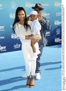 Filmpremiere Finding Dory in Hollywood Tamar Braxton, husband Vincent Herbert & son Logan FINDING DORY FILM PREMIERE Hollywood Patrick Rideaux PicturePerfect
